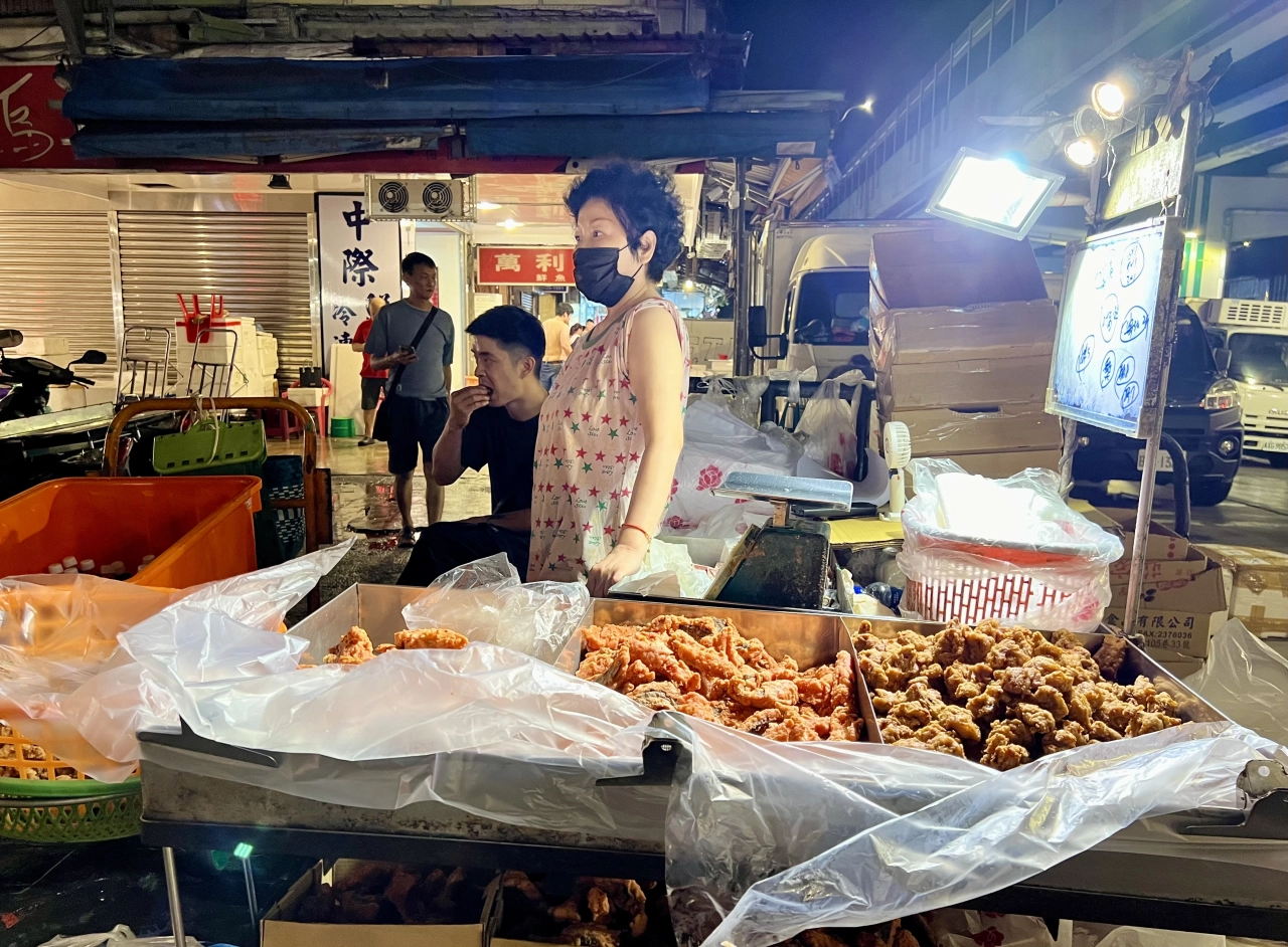 基隆排骨酥推薦,橋下阿姨的炸排骨酥,崁仔頂美食